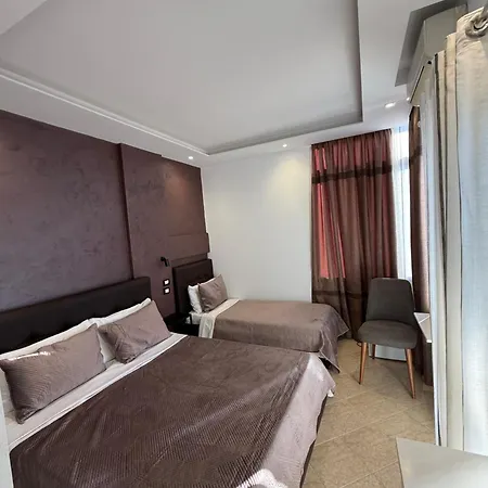 Riviera Hotel *