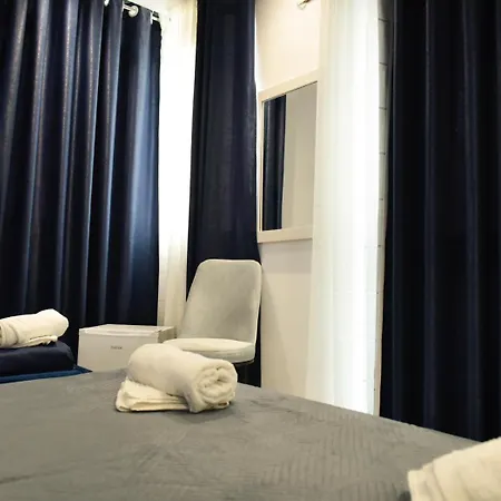 Riviera Hotel *